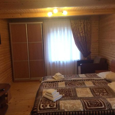Sribni Rosy Hotel Mykulychyn Buitenkant foto