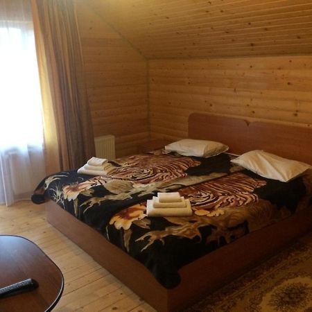 Sribni Rosy Hotel Mykulychyn Buitenkant foto