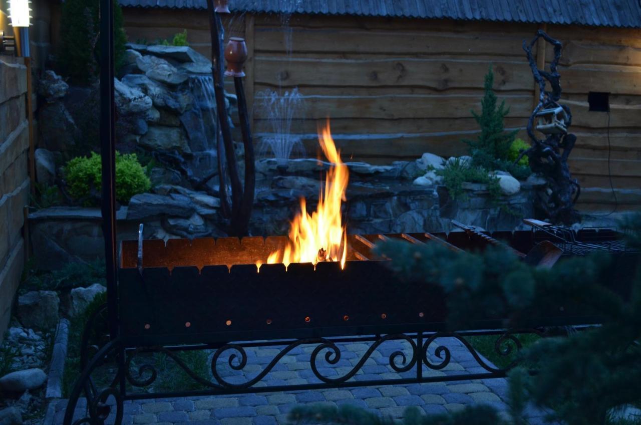 Sribni Rosy Hotel Mykulychyn Buitenkant foto